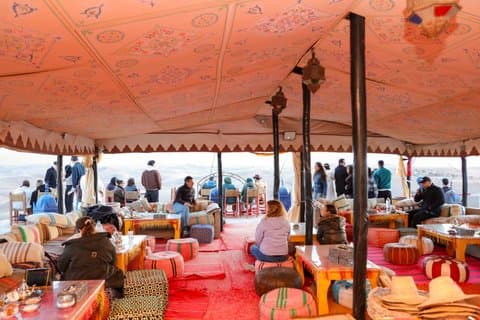 Agafay Desert Camel Ride bij zonsondergang met diner