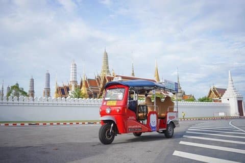 Sacred Half-Day Bangkok Temples Tour por Tuk-Tuk Elétrico