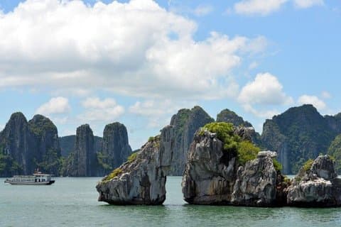 Fra Hanoi: Ha Long Bay Day Cruise med huler, kajak og frokost