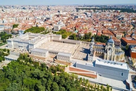 Begeleide rondleiding door het Koninklijk Paleis van Madrid in een kleine groep