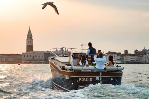 Luxury Boat Tour to Murano & Burano with Private Local Guide (8h)