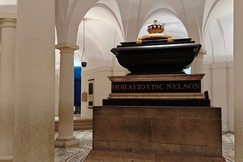 Tour privato della Cattedrale di San Paolo e del Tempio di Mitra
