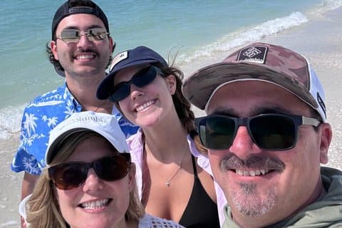 Hotéis perto de Keewaydin Island Adventures Tours