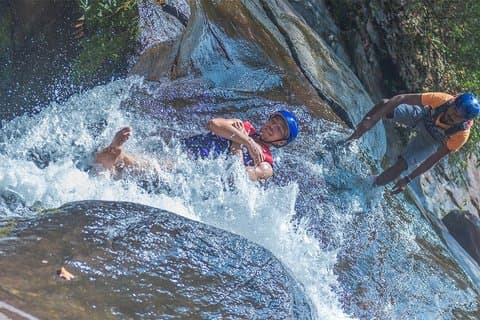 Colombo til Nuwara Eliya Privat transfer med Canyoning Adventure