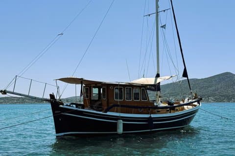 Traditionelle Bootsfahrt und Schwimmen in Athen Riviera