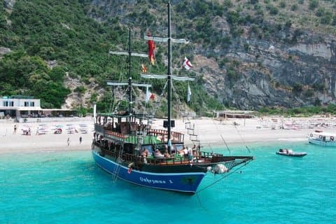 Excursão de barco Saranda à Baía de Krorez com Onhezmus 1