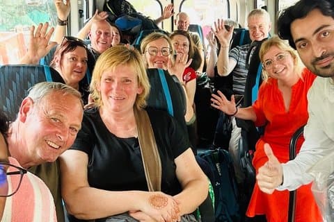Privat transfer fra Jaipur til Agra inklusive Fatehpur Sikri