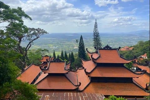 Entdecken Sie Phan Thiet : Ta Cu Berg, liegender Buddha und Cham Türme