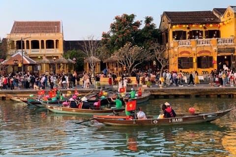 Hoi An Lantern Making Class with Hoai River Boat Ride