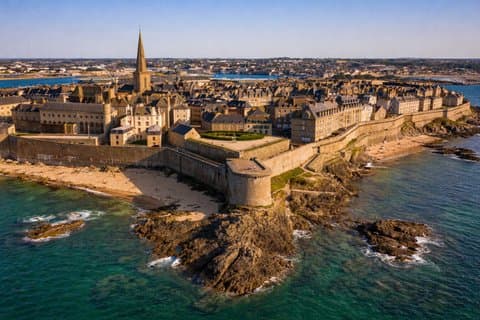 Da Parigi a Saint Malo e Dinard Gita privata di un giorno sulla costa