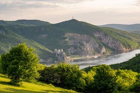 Från Belgrad : Fästningar från Ram & Golubac med Rakiaprovning