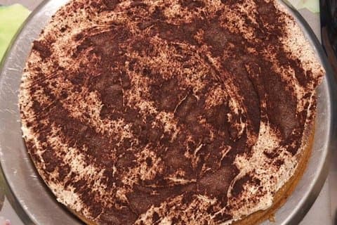 Njut av atmosfären i nonnas hus gör pasta och tiramisu