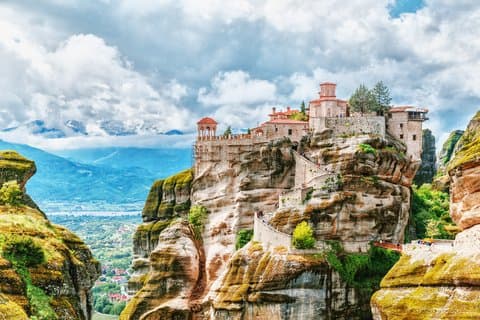 Private Transfer from Athens to Meteora with 2h Sightseeing Stop
