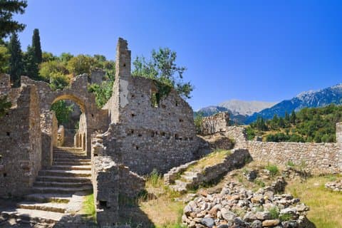 Transfer privado de Atenas para Esparta com 2h Sightseeing Stop