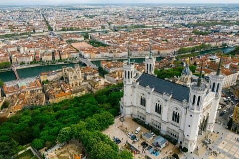 From Lyon: Beaujolais “Golden Stones” Wine Tasting Private Tour