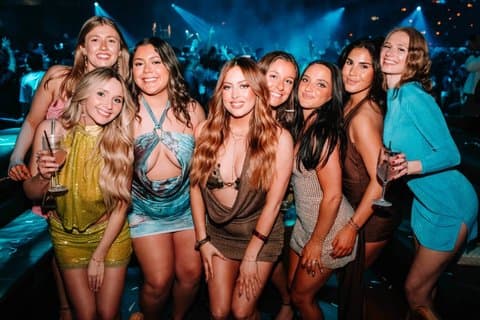 Kavos VIP Club Crawl mit Partyspielen und Nachtclubeintritt
