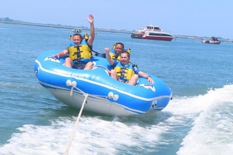 Paquete de deportes acuáticos de Bali con moto acuática y barco banano