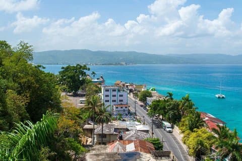 Tour Montego Bay, Margaritaville & Hip-Strip with Pork Pit Lunch