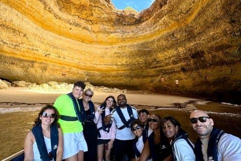 Tour privato di lusso da Lisbona all'Algarve con gita in barca nella grotta di Benagil