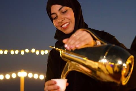 Visite guidée de la cuisine de rue d'Abu Dhabi avec un local