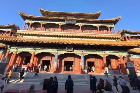 北京ラマ寺院：世界最大の木造仏陀の本拠地