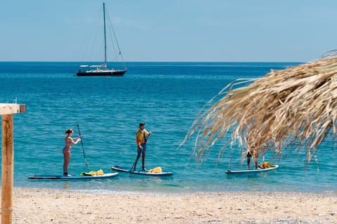 Esperienza privata di SUP a Rodi con snorkeling e picnic