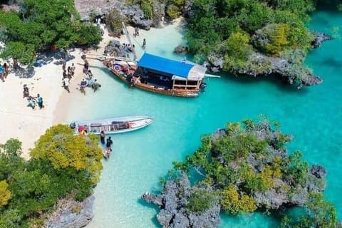 Southwest Waters Odyssey Safari Blue Luxury Sandbank Expedition