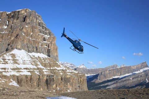 Hubschrauberrundflug über die kanadischen Rocky Mountains