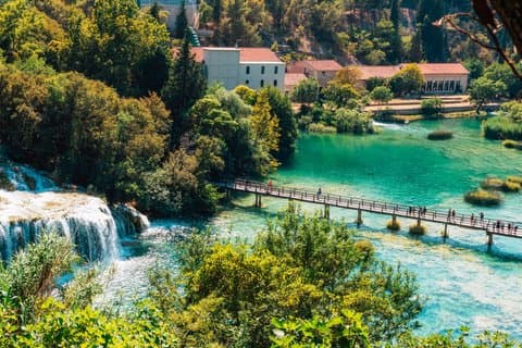 Excursión privada a la costa desde Trogir a las cascadas Krka y Skradin