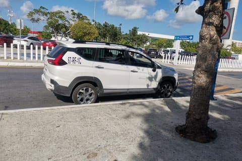 Privater Transfer vom Flughafen Cancún zum Hotel in der Hotelzone von Cancún