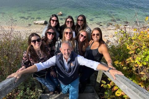 North Fork Full Day Private Wine & Food Tour by Local Expert