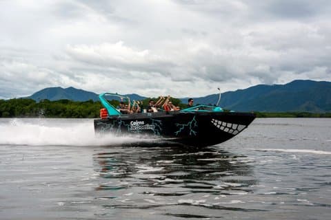 Passeio de barco a jato em Cairns