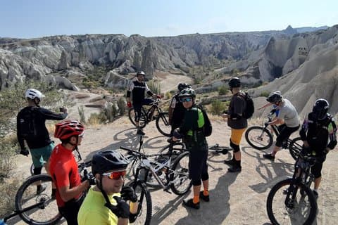 Cappadocië fietstocht E-bike Dunne rode lijn