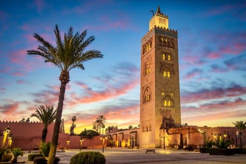 Tour cultural a pie por Marrakech Palacio de la Bahía, Madrasa y Mercados
