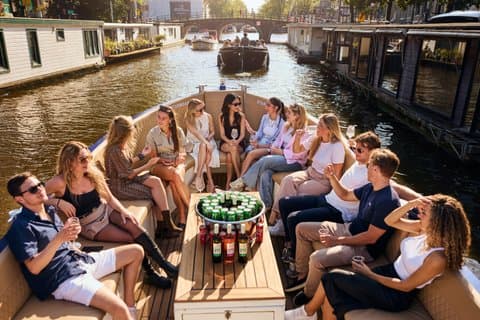 Amsterdam: Canal Booze Cruise mit unbegrenzter Getränkeoption