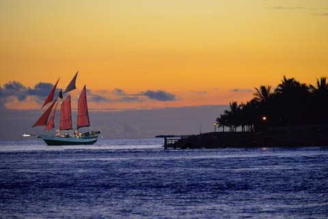 Key West Champagne Sunset Sail con bevande e antipasti