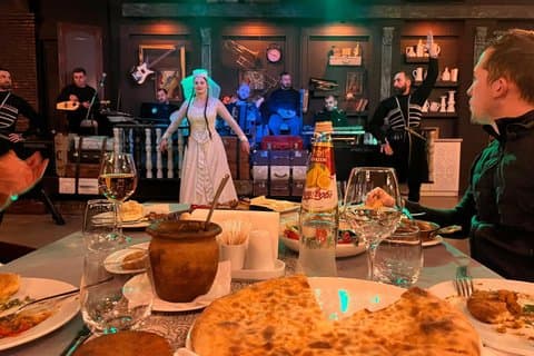 Tbilisi : Georgische diner- en dansshow – sociale avond