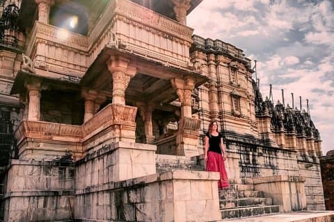 Excursion d'une journée à Kumbhalgarh et Ranakpur au départ d'Udaipur avec guide et déjeuner