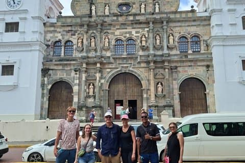 Visita guiada histórica privada à cidade velha.