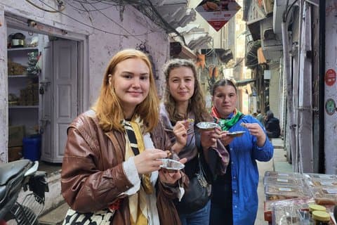 Soirée Food Crawl et Spices Visite à pied du Vieux Delhi