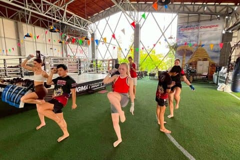 Classe de treinamento de Chiang Mai Muay Thai Principiante e Fitness