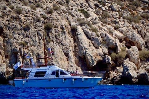 Crociera privata a Larnaca sul Deep Blue Yacht
