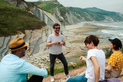Tour della costa basca per piccoli gruppi Zumaia Flysch Txakoli e pranzo