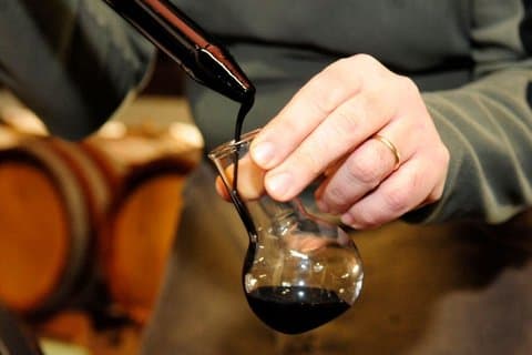 Guided Balsamic vinegar kælder tur og valgfri måltid i Modena