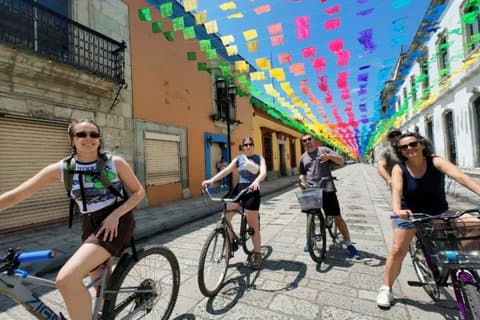 Utforska Oaxacas ikoniska Barrios på cykel