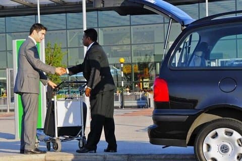 カイロ空港からカイロのホテルへのプライベートピックアップ送迎