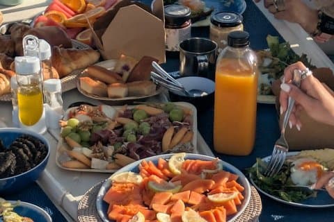 Private Sunrise Brunch on a Sailboat