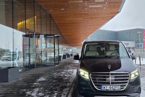 Transfert privé de la ville et de l'aéroport de Varsovie via Mercedes Classe V