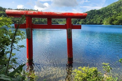 Nagano Shiga Kogen UNESCO Blue Lake en Ghibli Onsen Town