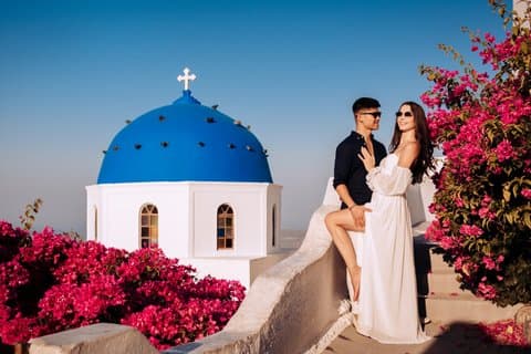 Santorini Couple Photoshoot & Proposal With a Local Photographer